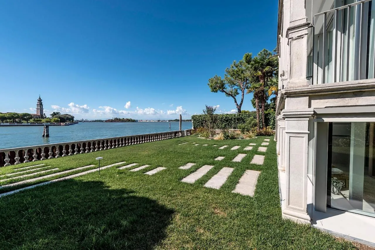 Ca' Delle Contesse - Villa On Lagoon With Private Dock And Spectacular View Lido di Venezia Italy