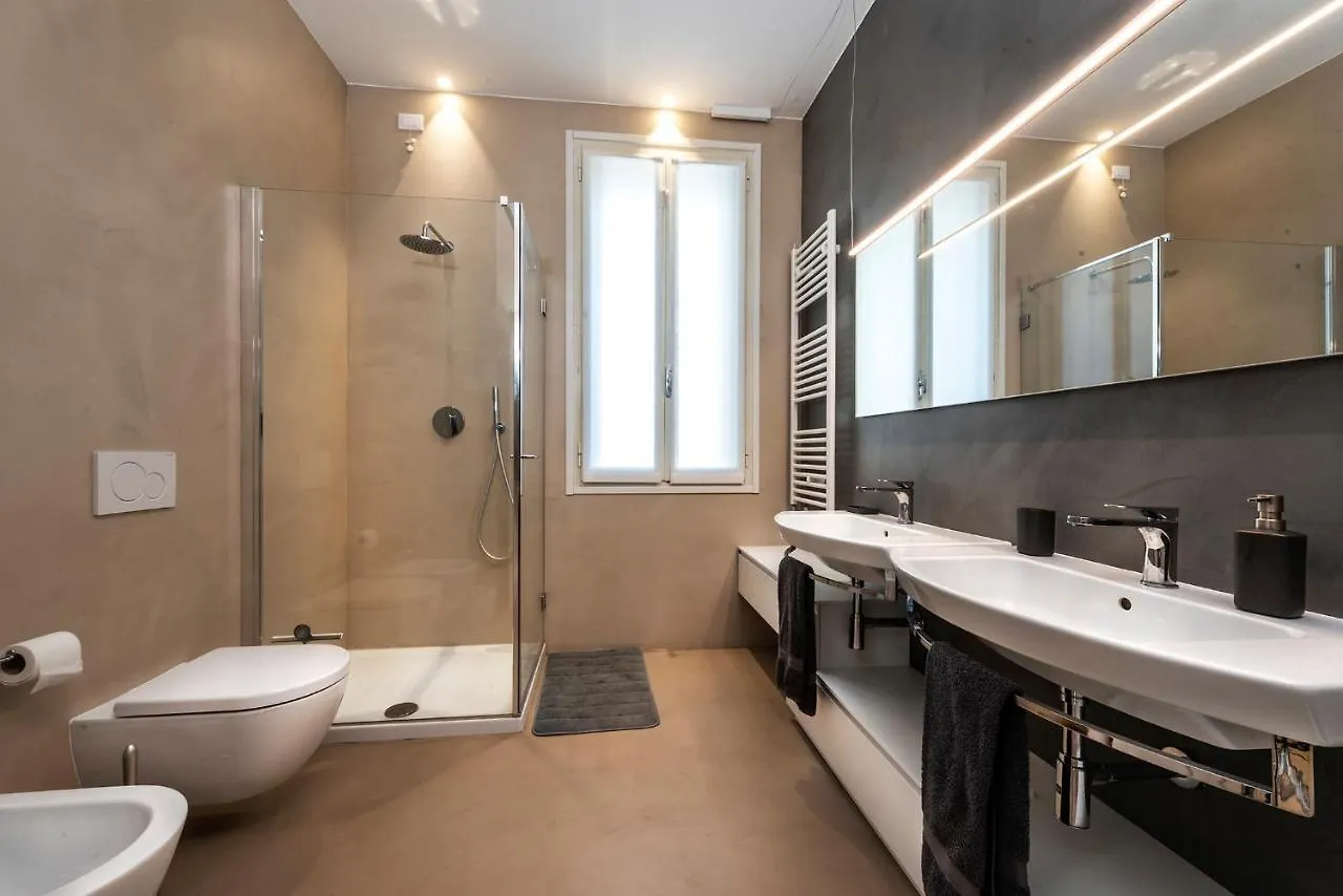 Ca' Delle Contesse - Villa On Lagoon With Private Dock And Spectacular View Lido di Venezia Italy