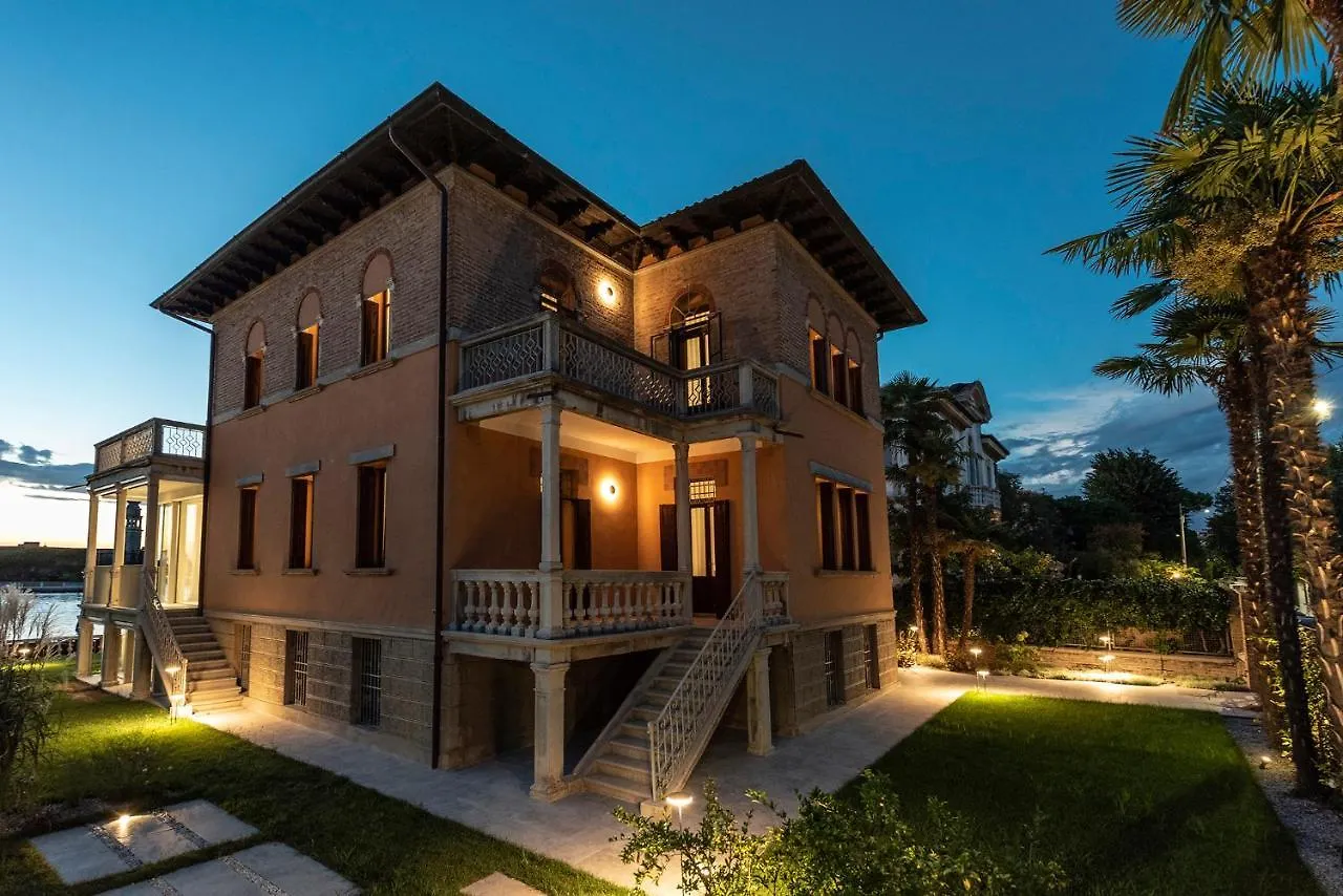 Ca' Delle Contesse - Villa On Lagoon With Private Dock And Spectacular View Lido di Venezia